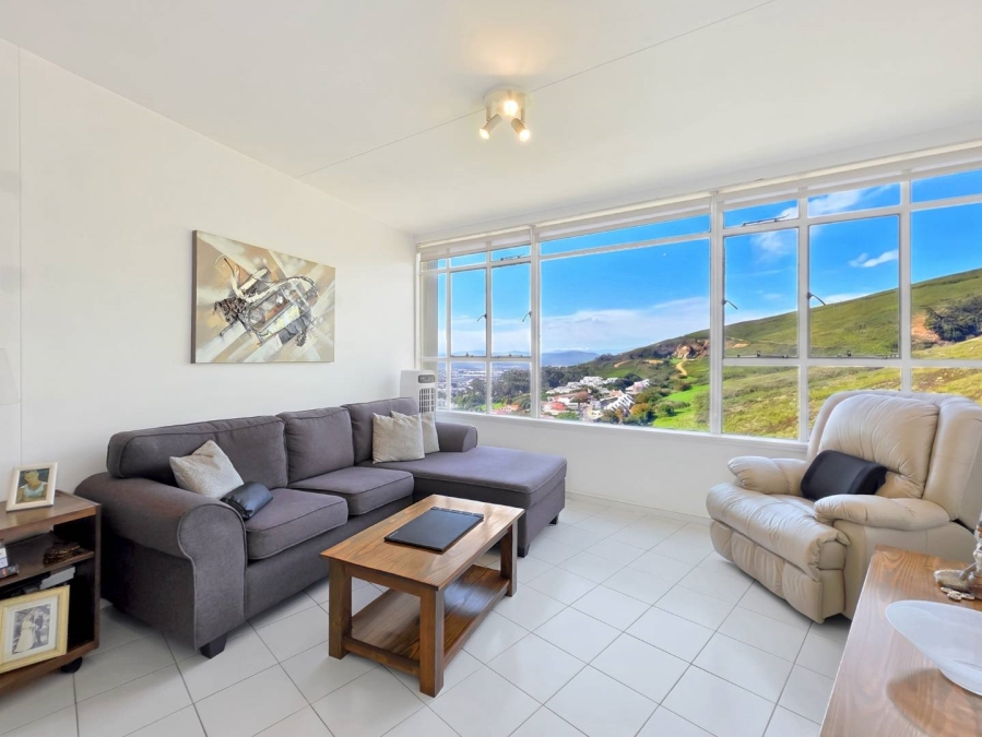 1 Bedroom Property for Sale in Vredehoek Western Cape